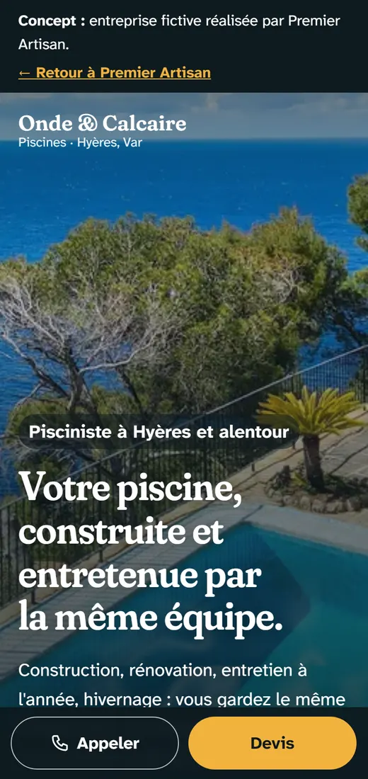 Capture sur téléphone du site d'exemple : une piscine au-dessus de la mer et le titre « Votre piscine, construite et entretenue par la même équipe. »